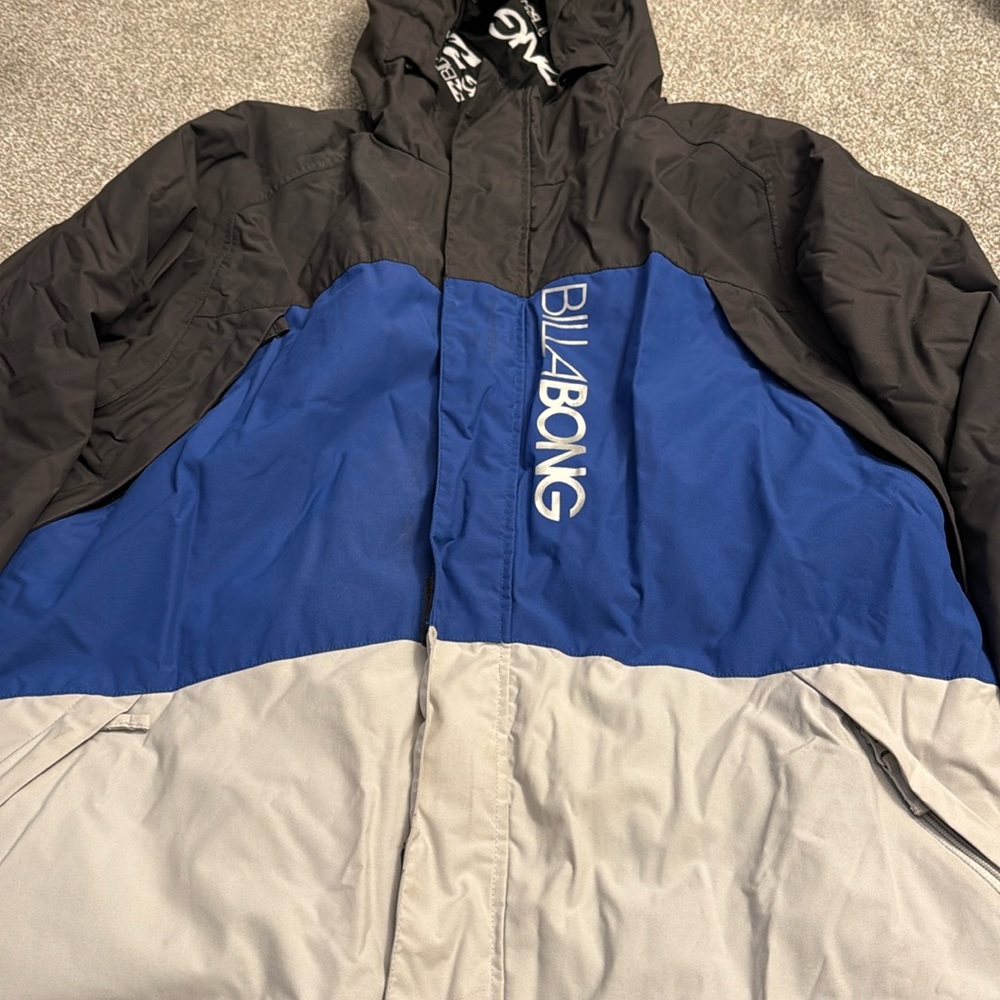 Selling a gently used Men’s Large Billabong Bolt 8k snowboard jacket